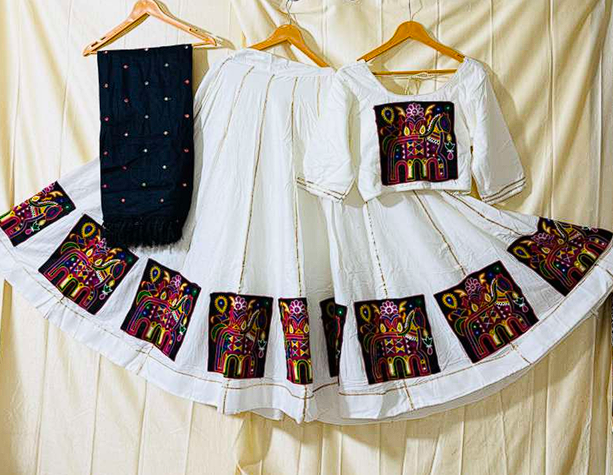 Elegant White & Red Navratri Chaniya Choli with Traditional Paisley Border Design