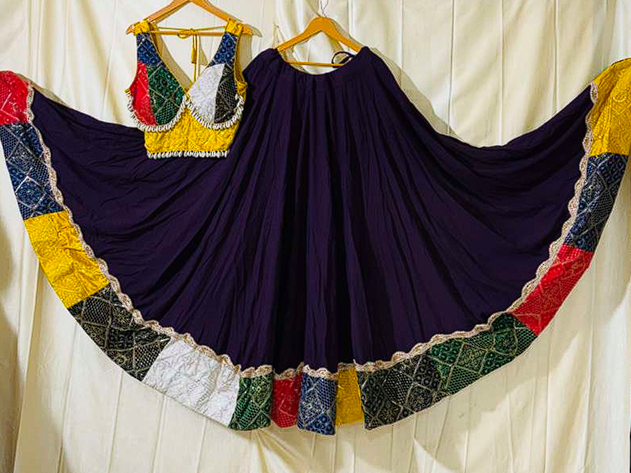 Elegant Purple Navratri Outfit with Kaleidoscope Border